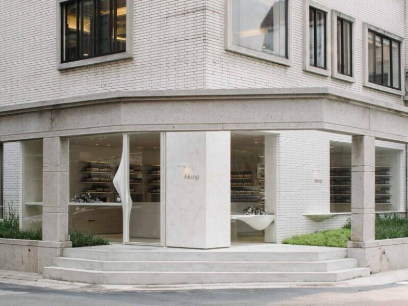 Aesop-Store-Daan-LP-Carousal-1-Desktop-2560x1440px