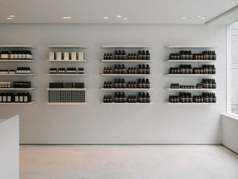 Aesop-Store-Daan-LP-Carousal-2-Desktop-2560x1440px