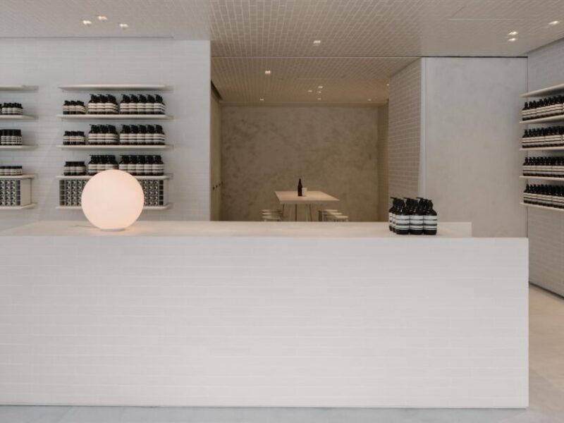 Aesop-Store-Daan-LP-Carousal-3-Desktop-2560x1440px
